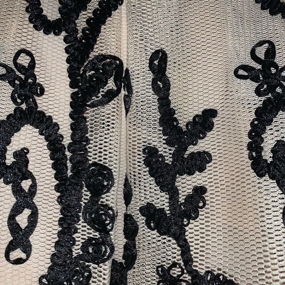 dRA Los Angeles beautiful skirt, tulle over lay, fully lined - Picture 3 of 7